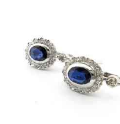 Boucles d'oreilles en or blanc avec saphirs et diamants