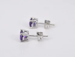Boucles d'oreilles en or blanc avec améthyste