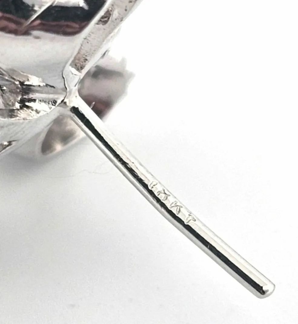 Boucles d'oreilles en or blanc avec saphirs et diamants