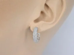 Boucles d'oreilles en or blanc avec de vrais diamants