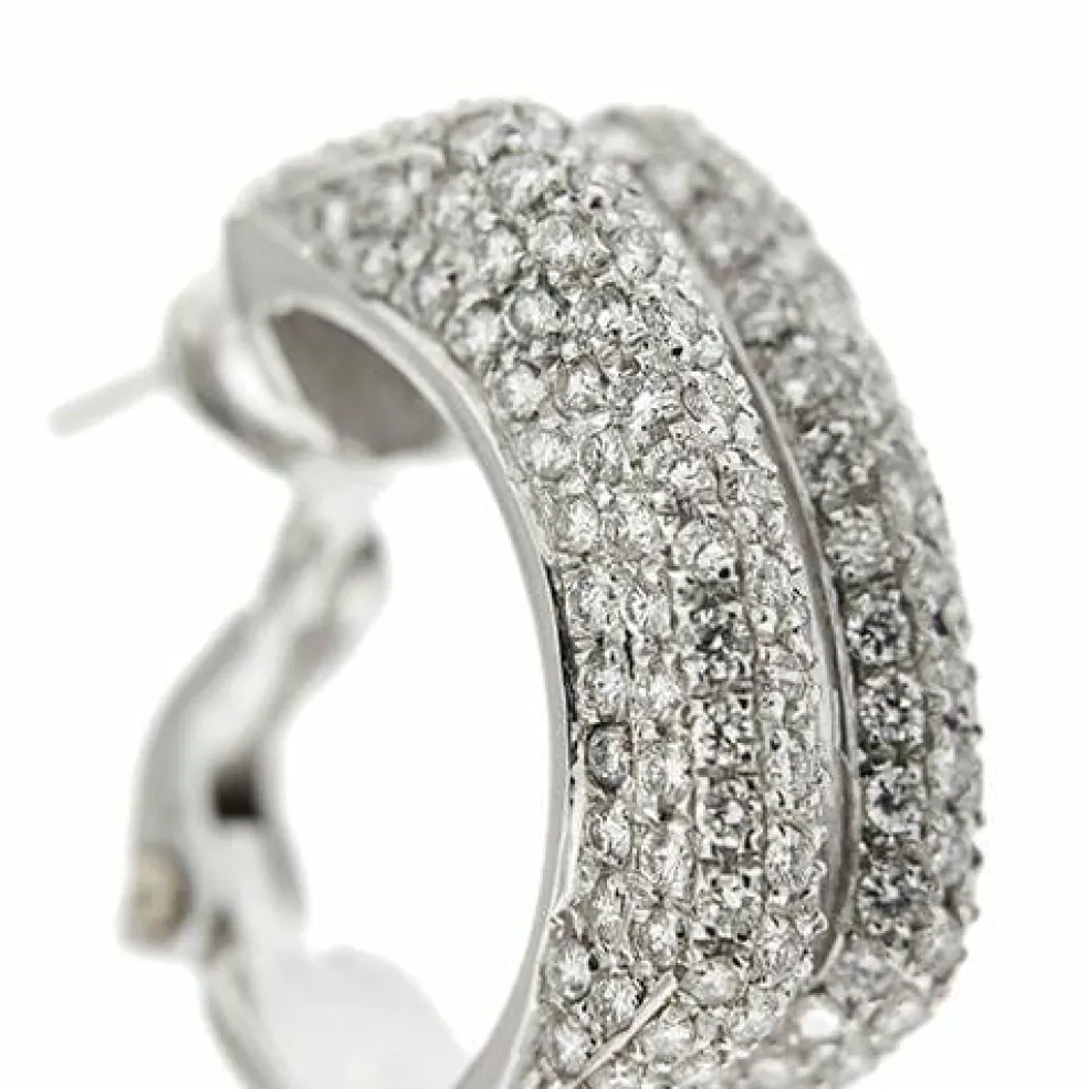 Boucles d'oreilles en or blanc avec diamants