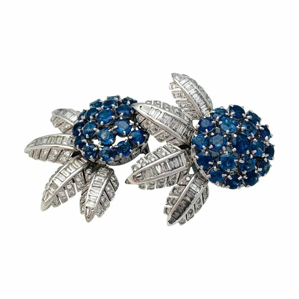 Boucles d'oreilles en or blanc, saphirs et diamants.
