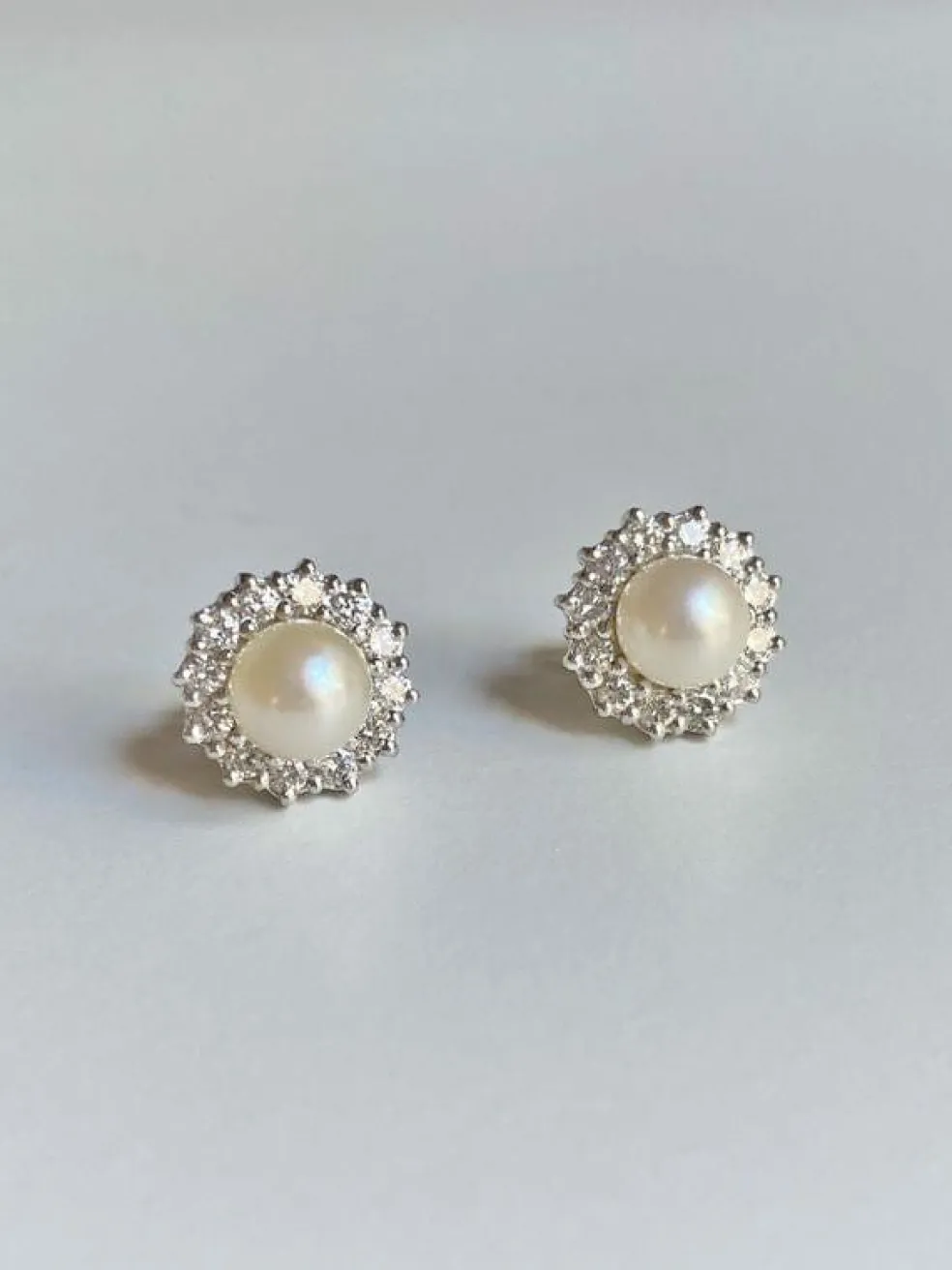 Boucles d'oreilles en or blanc perles et diamants