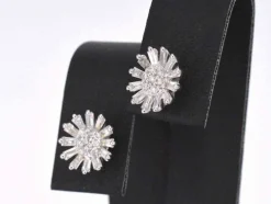Boucles d'oreilles en or blanc avec diamants naturels