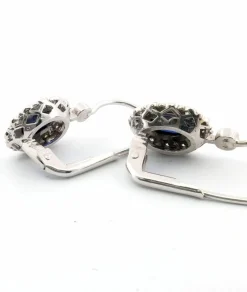 Boucles d'oreilles en or blanc avec saphirs et diamants