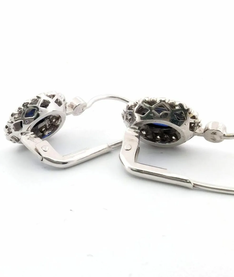 Boucles d'oreilles en or blanc avec saphirs et diamants