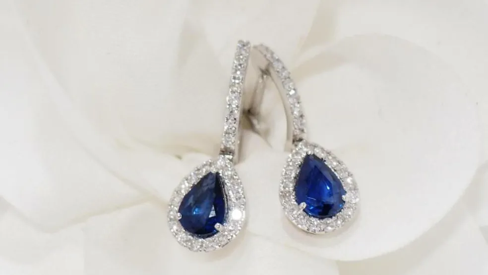 Boucles d'oreilles en or blanc, saphirs de Ceylan et diamants