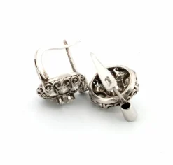 Boucles d'oreilles en or blanc avec diamants