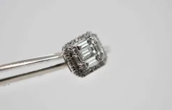 Boucles d'oreilles en or blanc avec 70 diamants