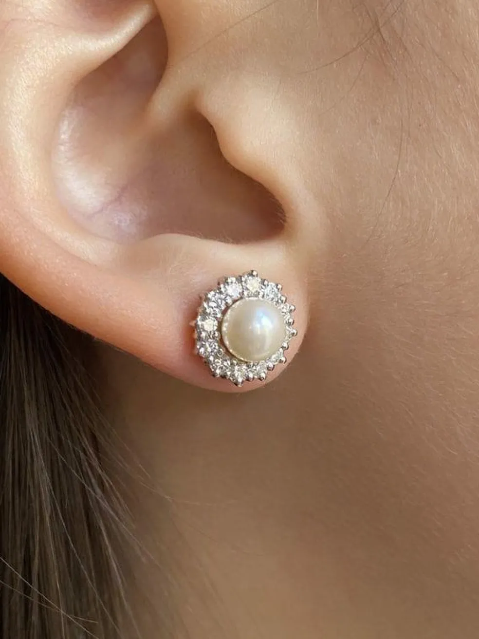 Boucles d'oreilles en or blanc perles et diamants