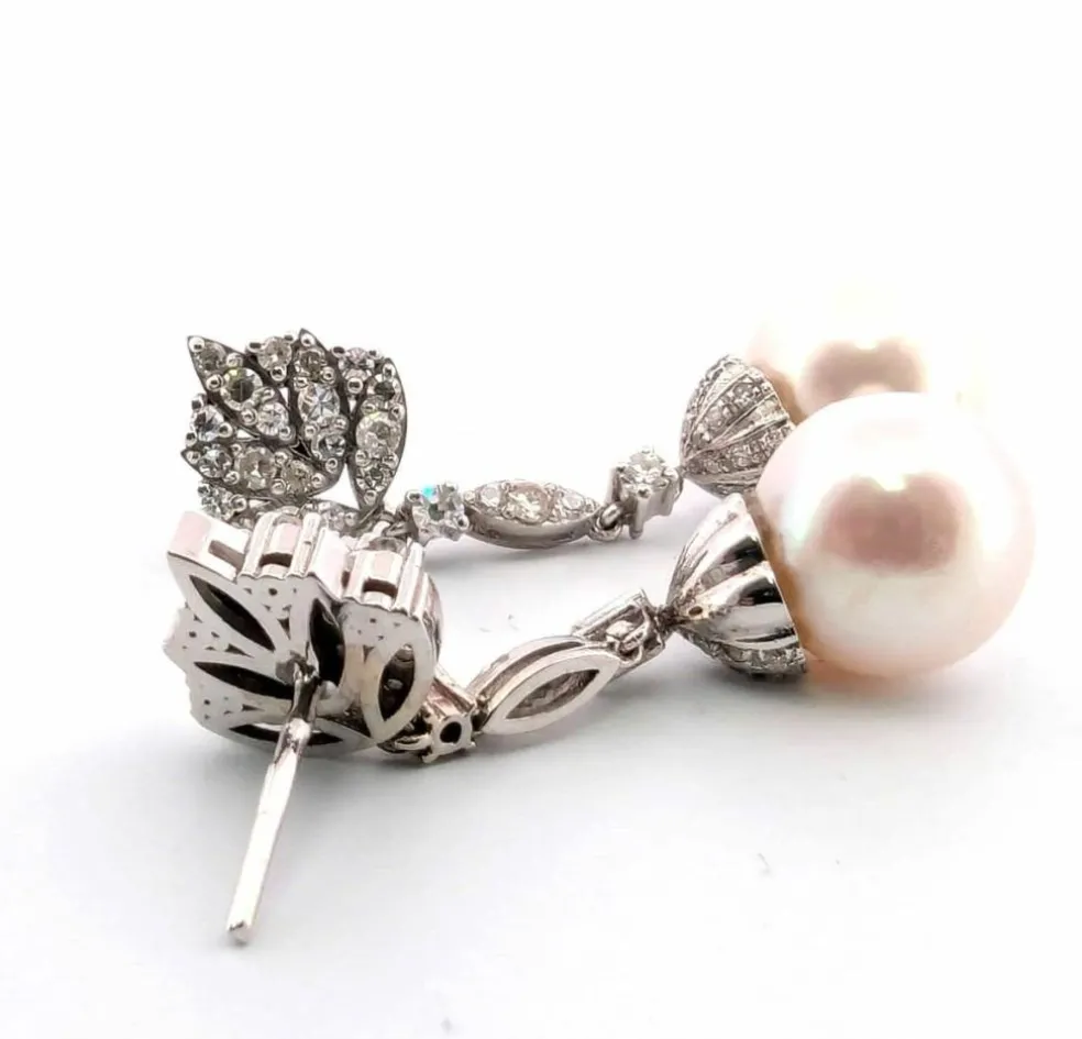 Boucles d'oreilles en or blanc avec perles et diamants