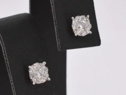 Boucles d'oreilles en or blanc avec diamants taille brillant