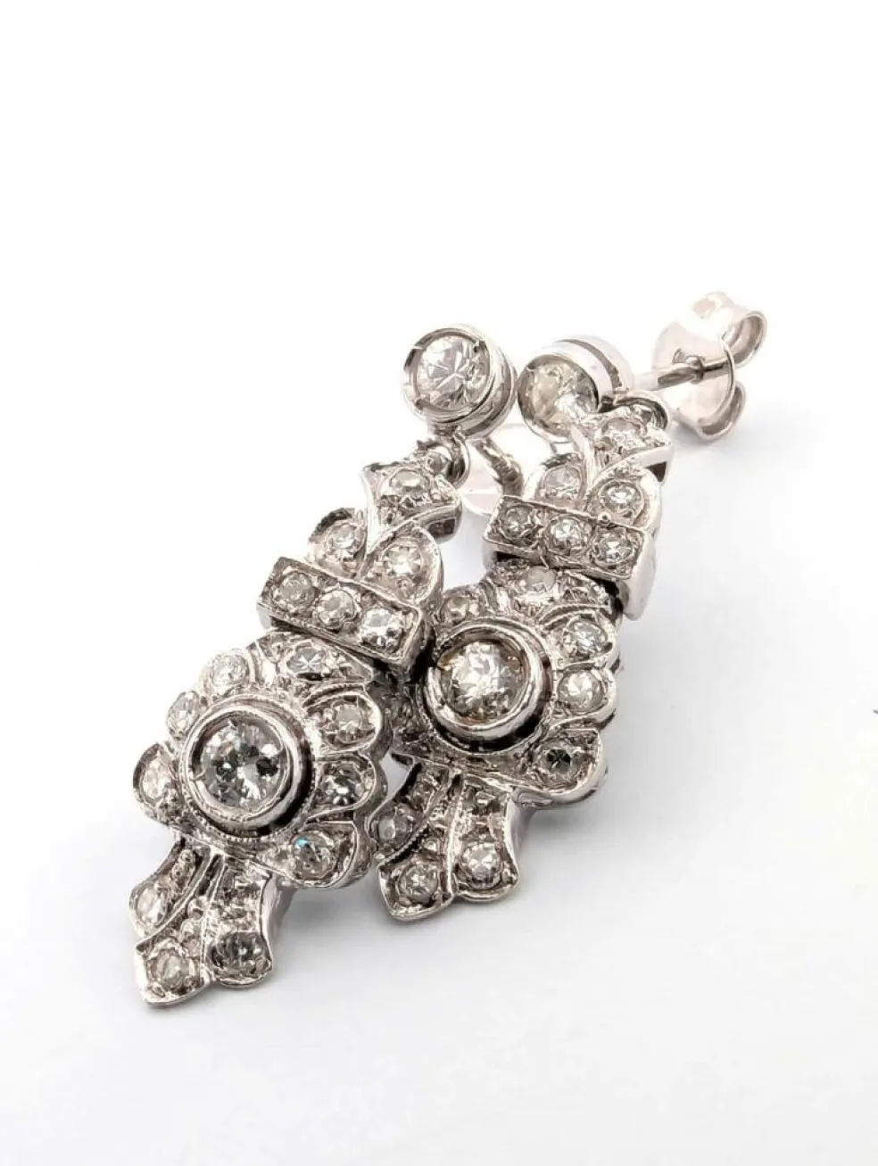 Boucles d'oreilles en or blanc avec diamants