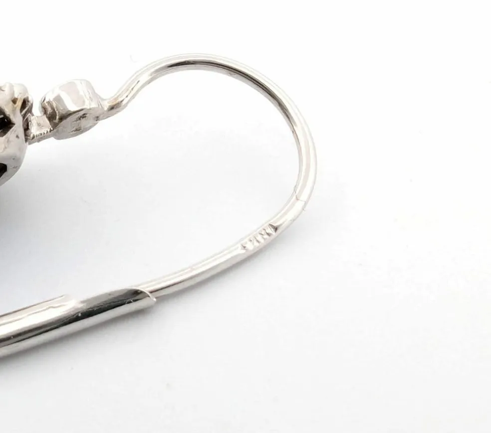 Boucles d'oreilles en or blanc avec saphirs et diamants
