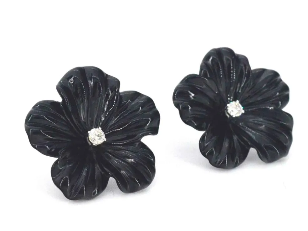 Boucles d'oreilles en or blanc 0,18 carat avec fleur précieuse noire et gros diamants