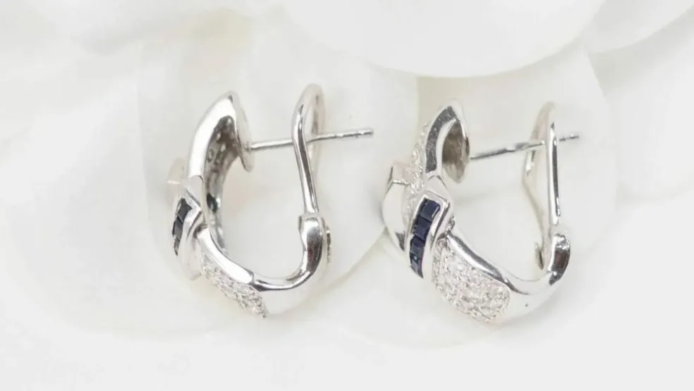 Boucles d'oreilles en or blanc, saphirs et diamants