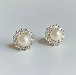 Boucles d'oreilles en or blanc perles et diamants