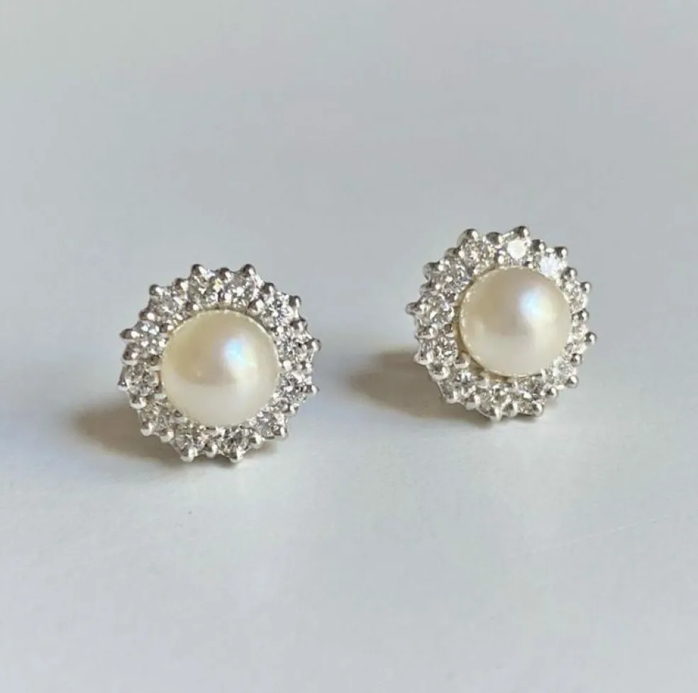 Boucles d'oreilles en or blanc perles et diamants