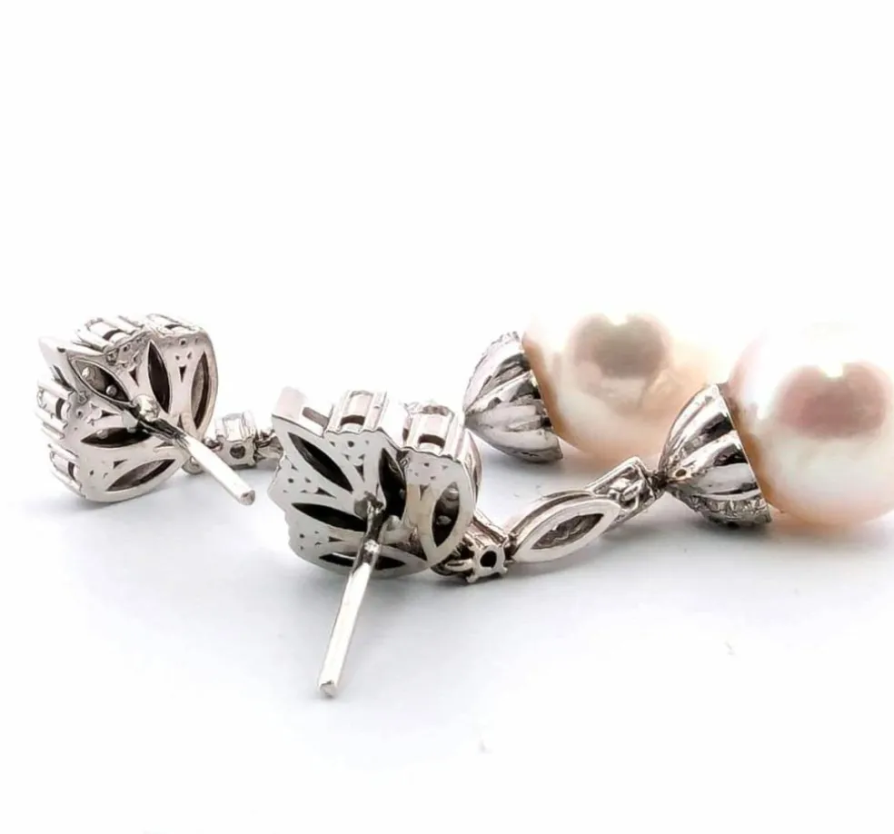 Boucles d'oreilles en or blanc avec perles et diamants