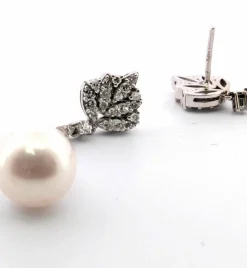 Boucles d'oreilles en or blanc avec perles et diamants