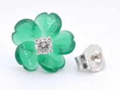 Boucles d'oreilles en or blanc 0,18 carat avec fleur précieuse verte et gros diamants