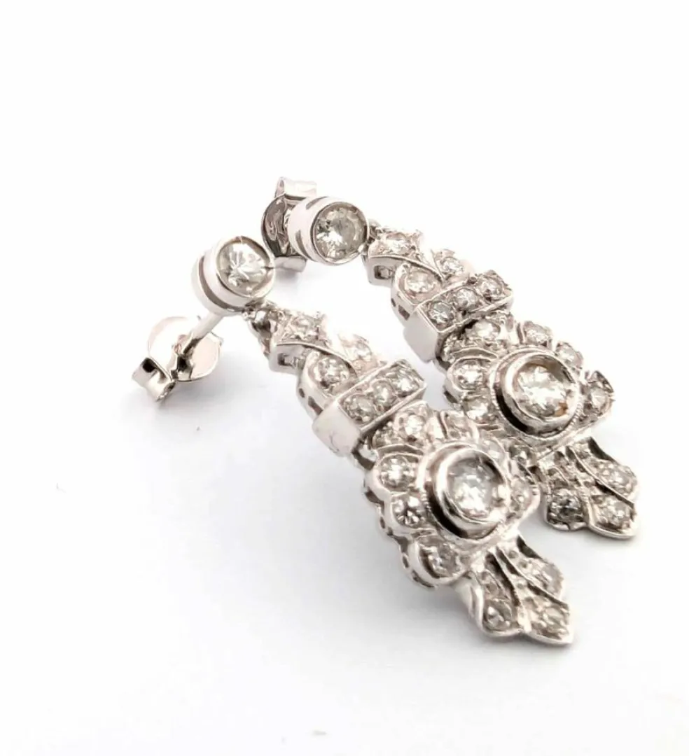 Boucles d'oreilles en or blanc avec diamants