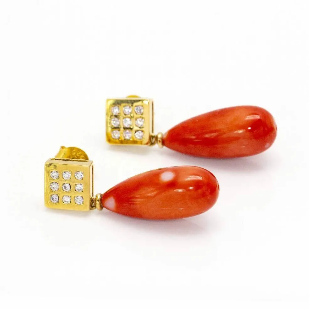 Boucles d'oreilles en or, corail et diamants