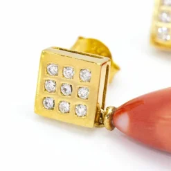 Boucles d'oreilles en or, corail et diamants