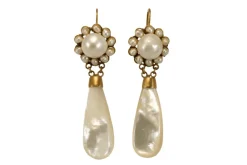Boucles d'oreilles en or et perles anciennes