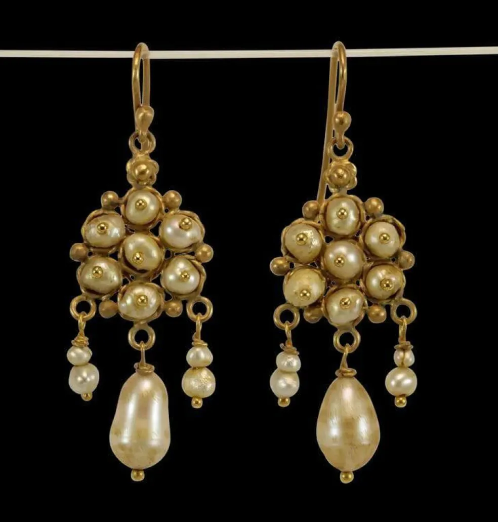 Boucles d'oreilles en or et perles anciennes