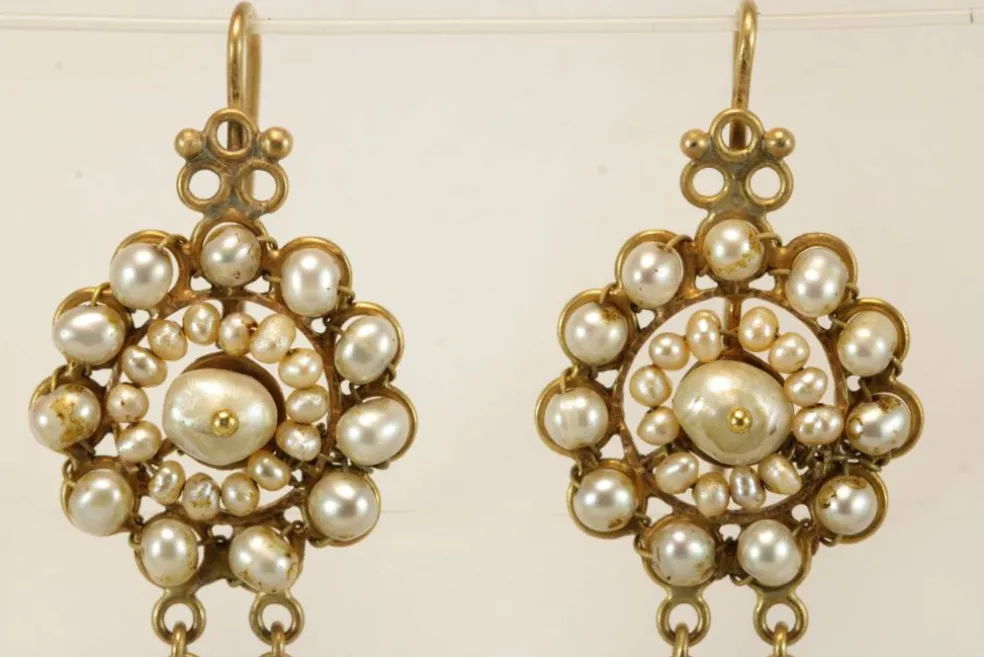 Boucles d'oreilles en or et perles anciennes