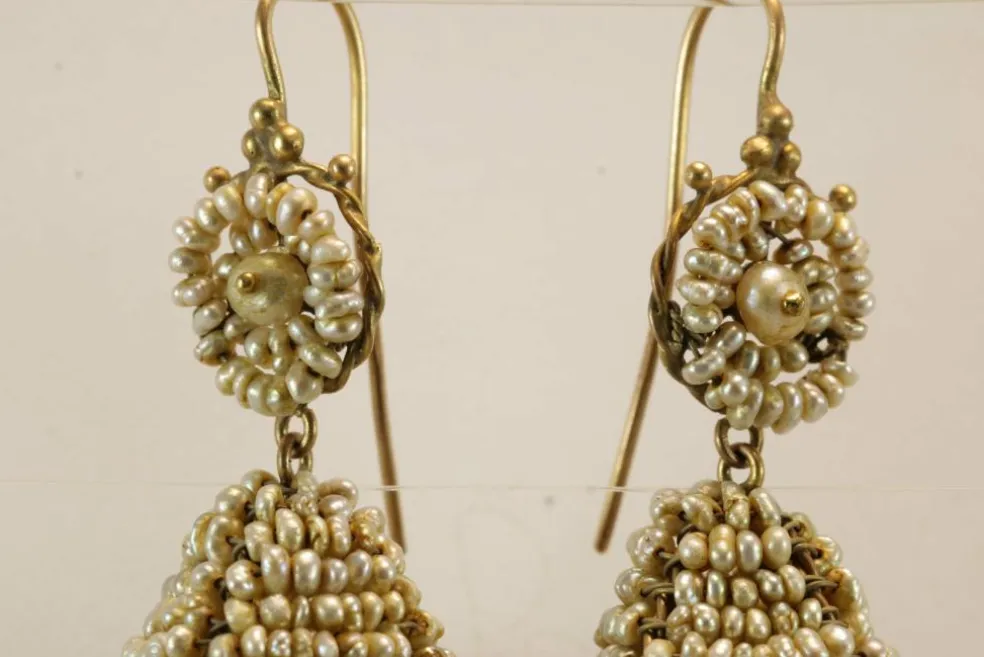 Boucles d'oreilles en or et perles anciennes