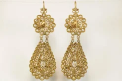 Boucles d'oreilles en or et perles anciennes