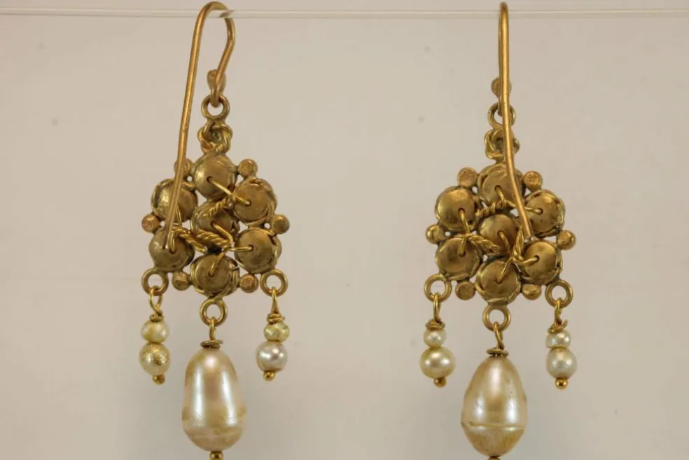 Boucles d'oreilles en or et perles anciennes