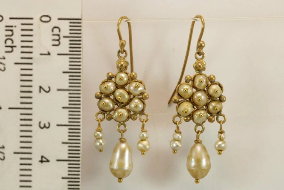 Boucles d'oreilles en or et perles anciennes