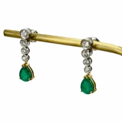 Boucles d'oreilles en Or gris et Emeraudes