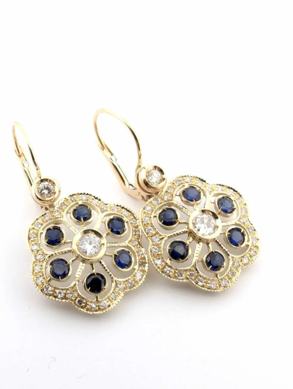 Boucles d'oreilles en or jaune avec saphirs et diamants