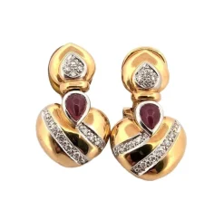 Boucles d'oreilles en or jaune et blanc avec diamants et rubis