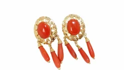 Boucles d'oreilles en or jaune et corail