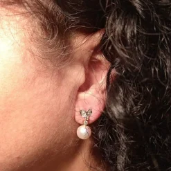 Boucles d'oreilles en or jaune et blanc avec diamants et perles
