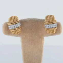 Boucles d'oreilles en or jaune, diamants