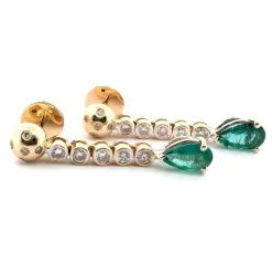 Boucles d'oreilles en or jaune avec émeraudes et diamants