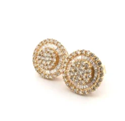 Boucles d'oreilles en or jaune avec diamants