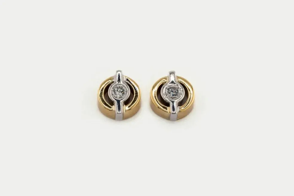 Boucles d'oreilles en or jaune et or blanc avec diamants