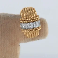 Boucles d'oreilles en or jaune, diamants