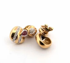 Boucles d'oreilles en or jaune et blanc avec diamants et rubis