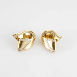 Boucles d'oreilles en or jaune, pavage diamants