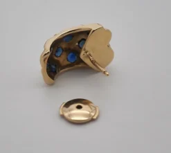 Boucles d'oreilles en or jaune et saphirs