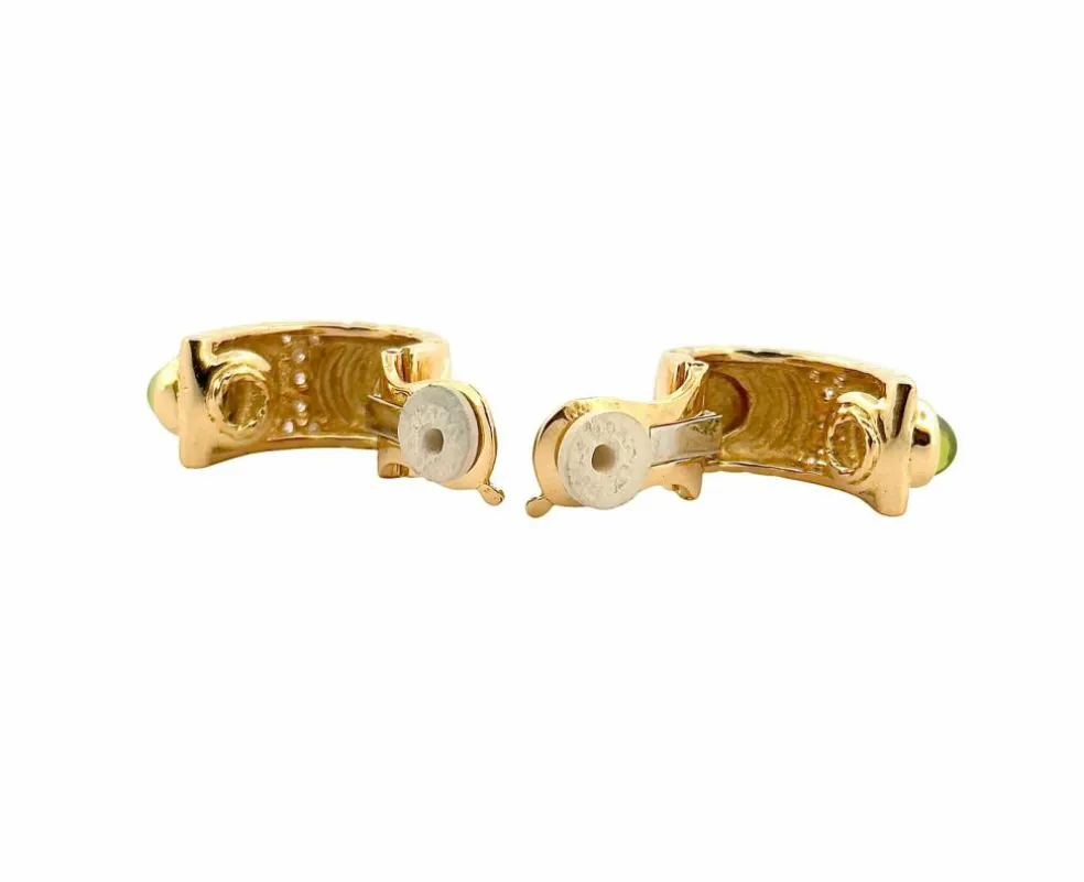 Boucles d’oreilles en or jaune , diamants et péridot