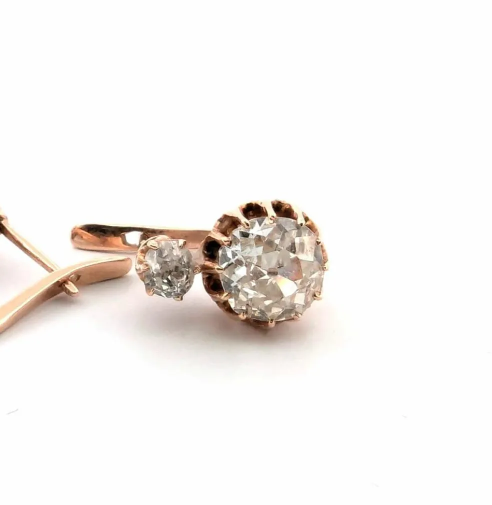 Boucles d'oreilles en or jaune avec diamants taille ancienne
